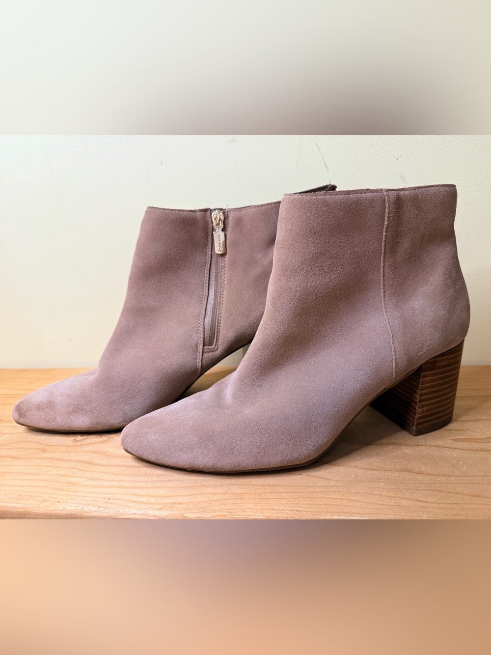 Blondo Chelsea Ankle Boots Beige Suede Pointed Toe (Size 9 EUR 40) Neutral Boho